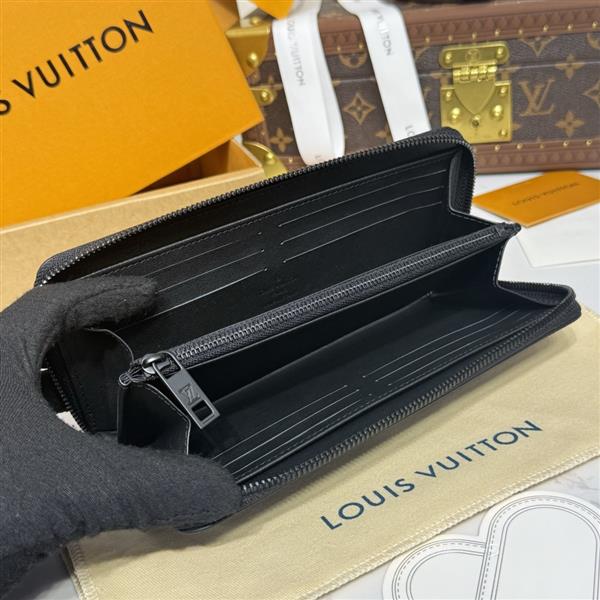 2026122105448269 310